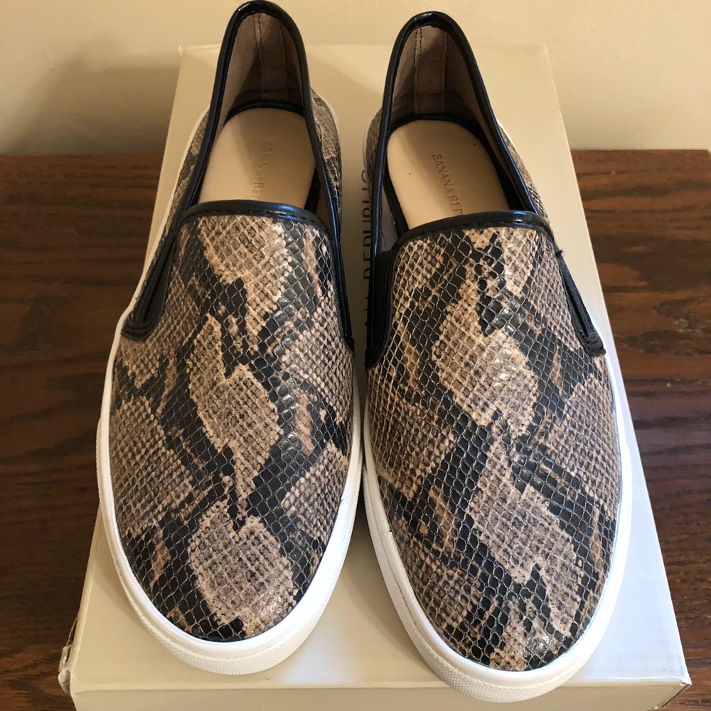 Banana Republic leather snakeskin shoes